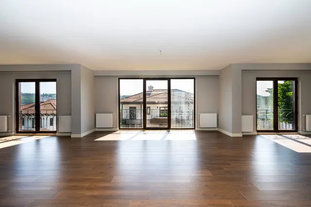 Salon, şehir manzaralı